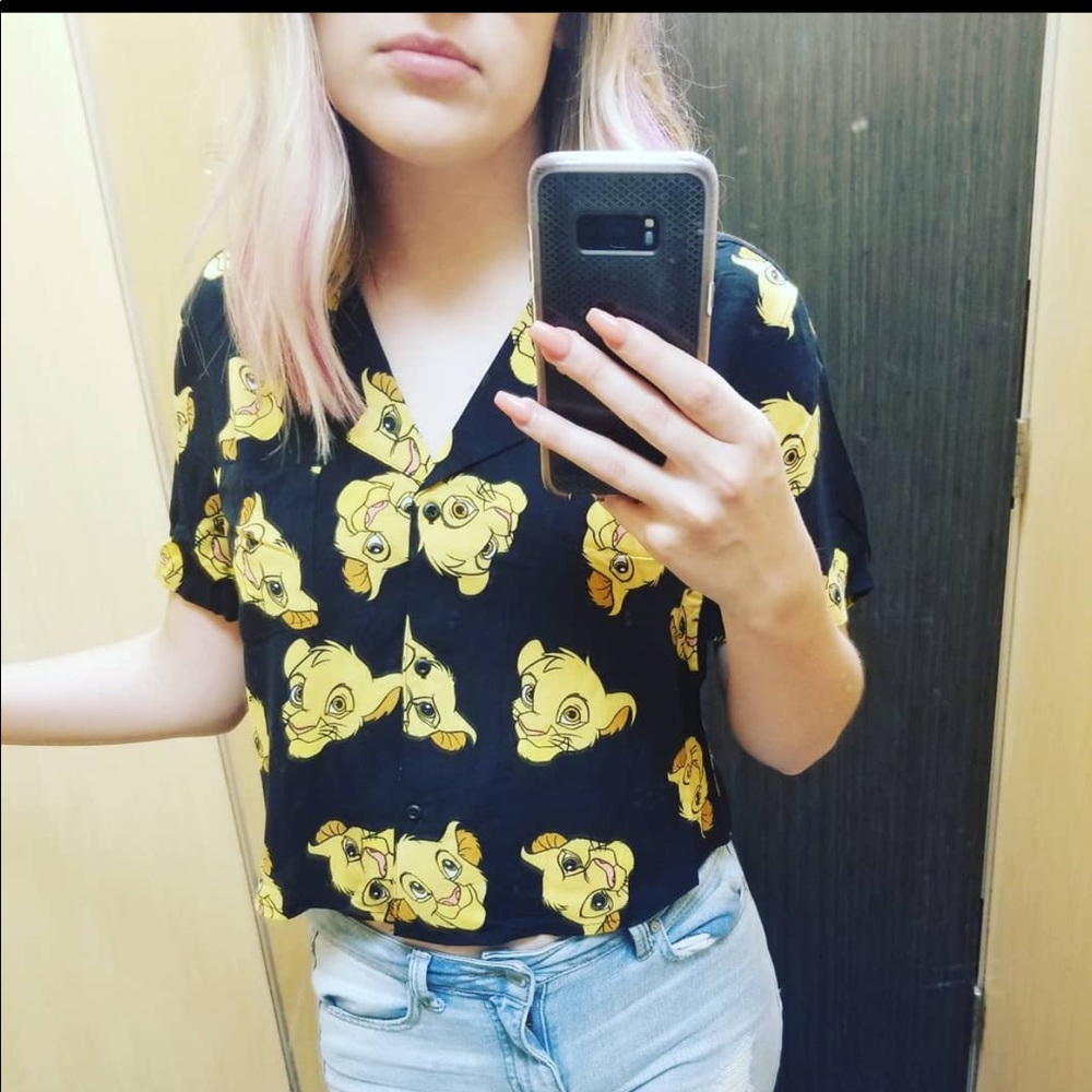 Disney simba crop button up